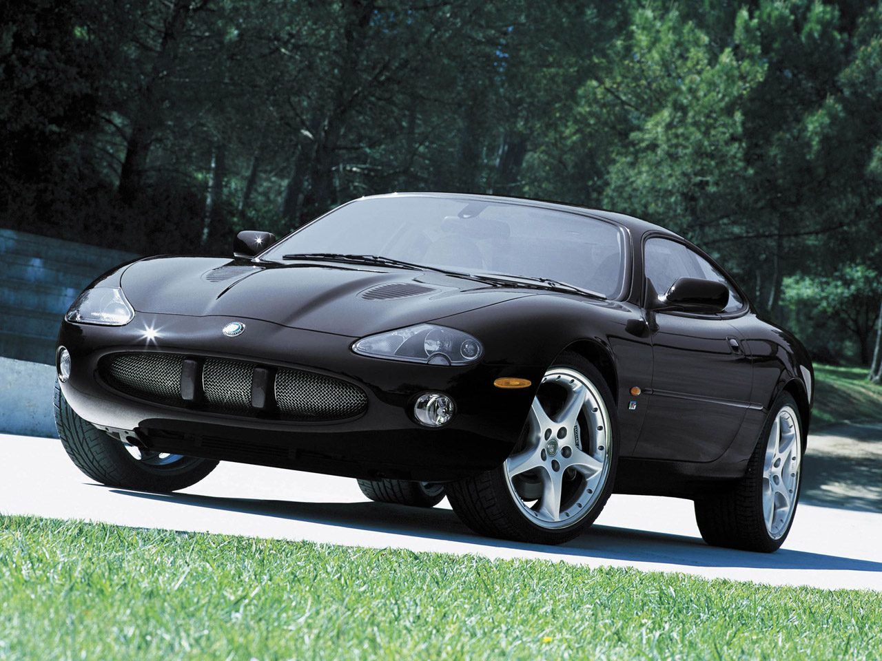 2003_jaguar_xkr__01.jpg