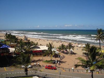 3456932-Main_beach_Margate_with_the_Wimpy_on_the_left-Margate.jpg