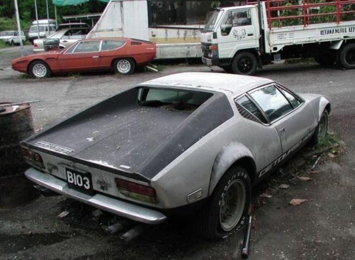 abandoned_supercars_23.jpg