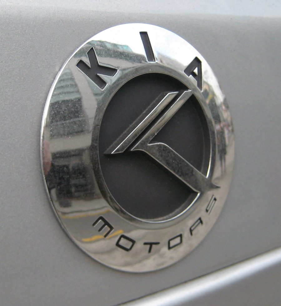 kia_emblem_sportage_1.jpg