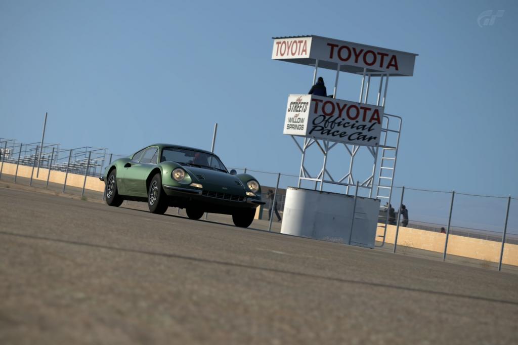 WillowSpringsInternationalRaceway-StreetsOfWillowSprings_14.jpg