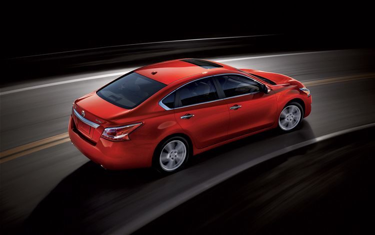 2013-Nissan-Altima-rear-three-quarters-in-motion.jpg