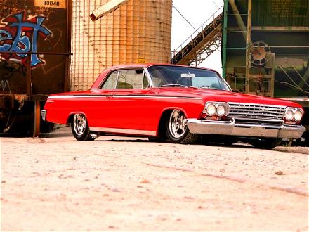 sucp_0610_01_z+1962_chevrolet_impala+front_view.jpg