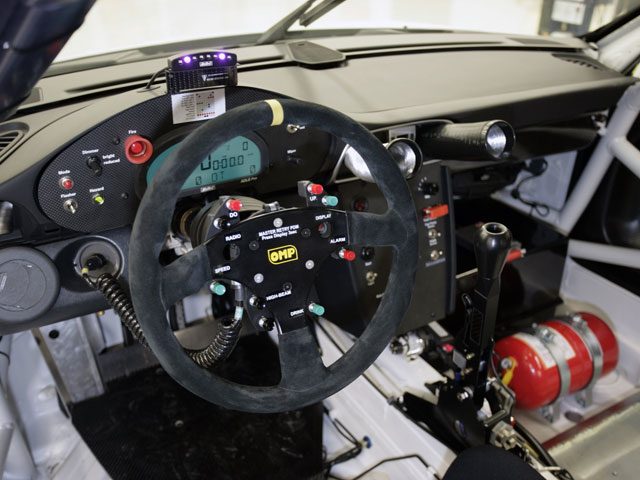 epcp_0901_03_z+Porsche_911_GT3_RSR+steering_wheel.jpg