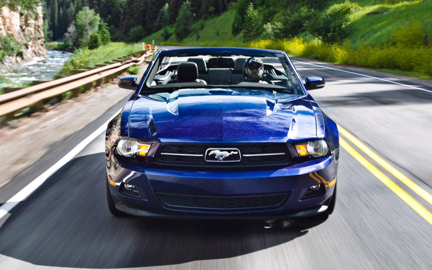 2012-ford-mustang-front-view-in-motion.jpg