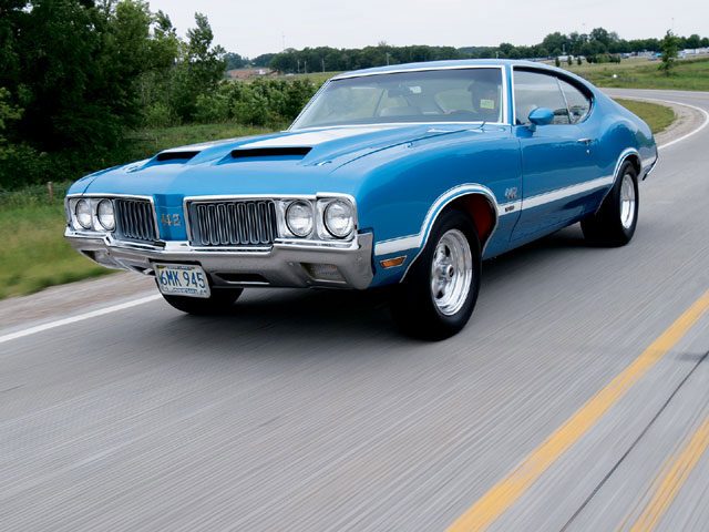 ccrp_0703_01_z+1970_oldsmobile_cutlass+front_view.jpg