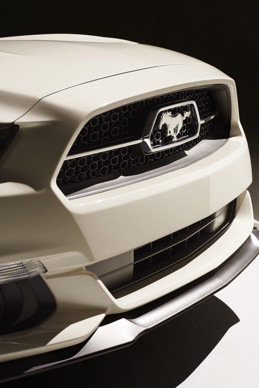 2015-ford-mustang-50-year-limited-edition_100463863_l.jpg