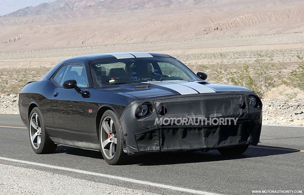 spy-shots-of-a-2015-dodge-challenger-srt8-powered-by-the-hellcat-supercharged-hemi-v-8_100435715_l.jpg