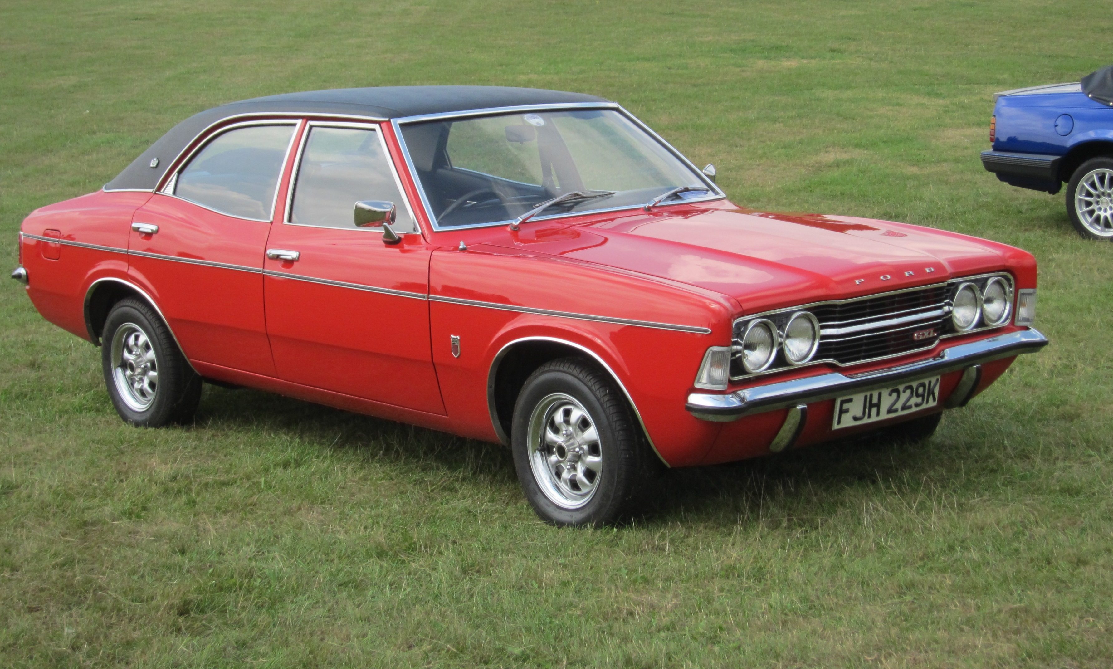 Ford_Cortina_MkIII_GXL_ca_2000cc_registered_June_1972.JPG