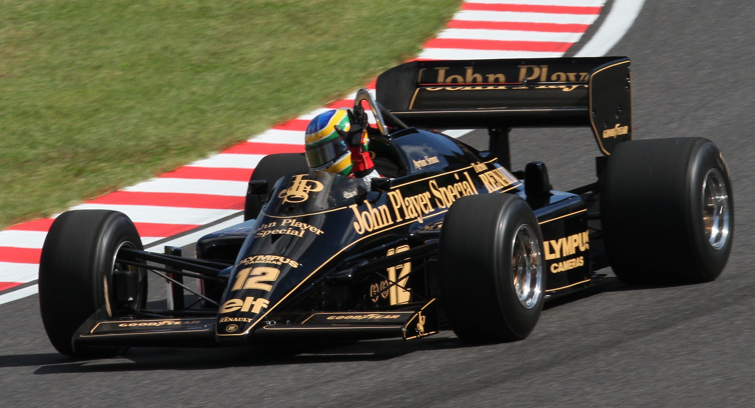 Bruno_Senna_demonstrating_Lotus_97T_2010_Japan.jpg