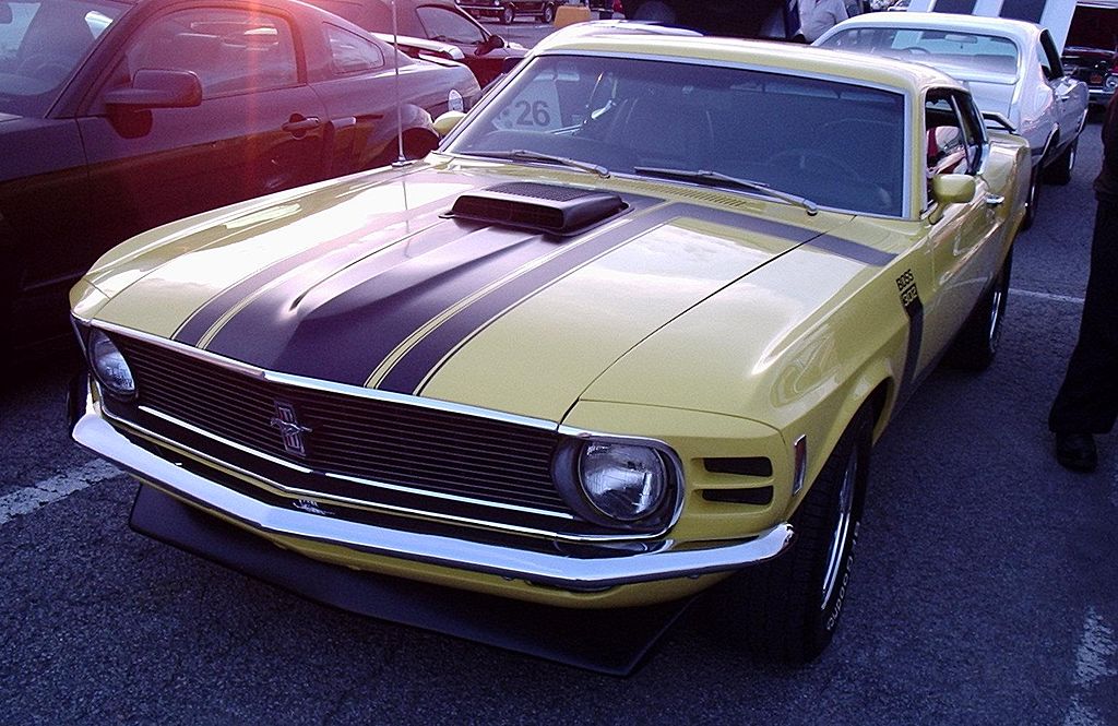 1024px-%2770_Ford_Mustang_Boss_302_%28Les_chauds_vendredis_%2710%29.jpg