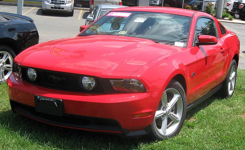 800px-2010_Ford_Mustang_GT_2_--_07-01-2009.jpg