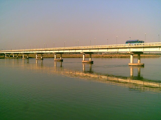 640px-Jhelum_River_Bridge.JPG