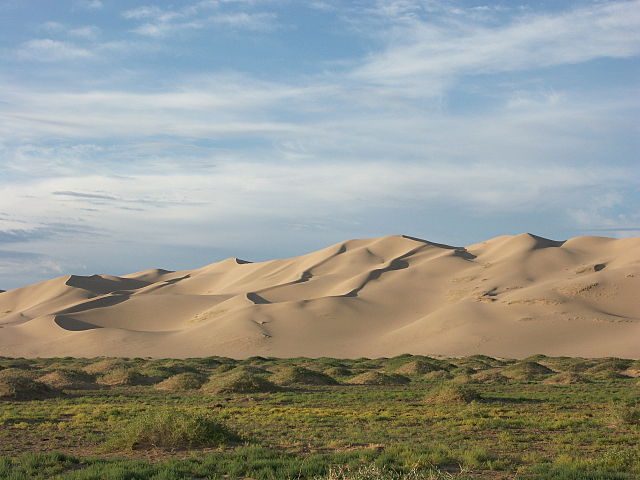 640px-Khongoryn_Els_sand_dunes.jpg