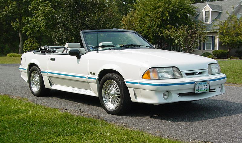 800px-Ford_Mustang_GT_convertible_%28third_generation%29.jpg