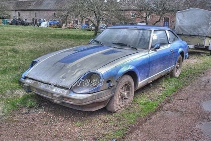 abandoned_supercars_19.jpg