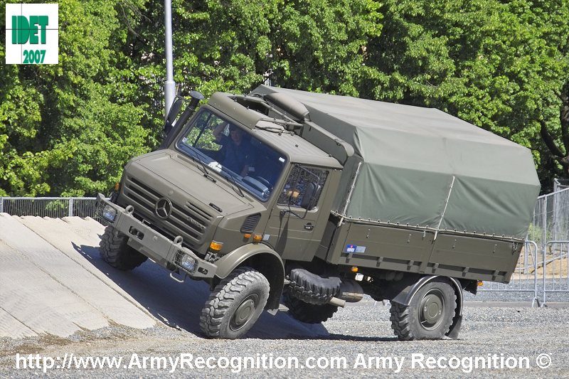 Unimog_Mercedes_idet_2007_Czech_Republic_brno_001.jpg