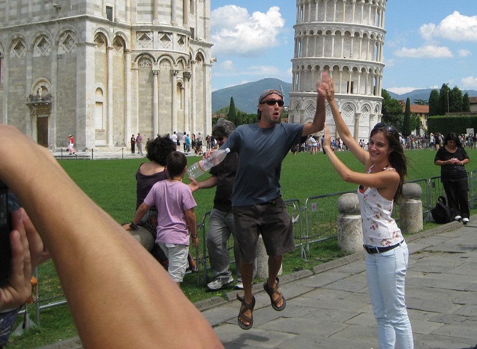 Eiffel-tower-best-photobomb-ever.jpg