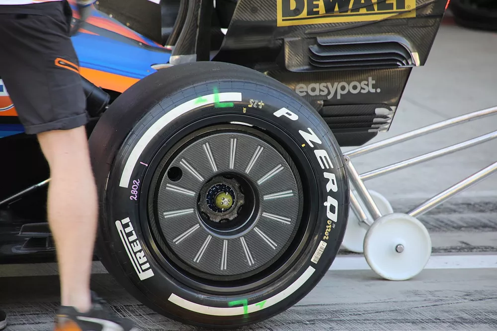 mclaren-2022-tyre-detail-1.webp