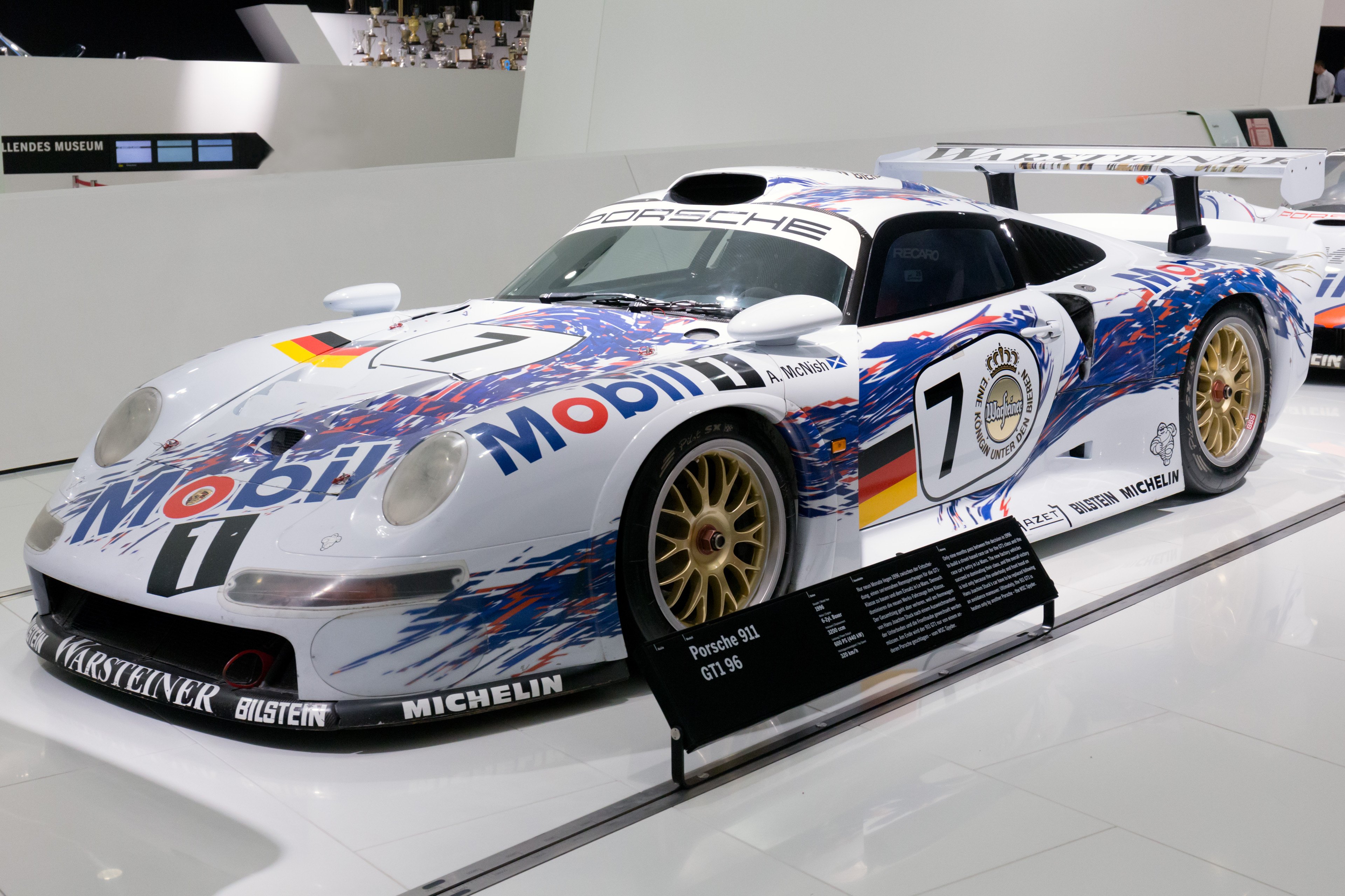 Porsche_911_GT1-96_front-left_Porsche_Museum.jpg