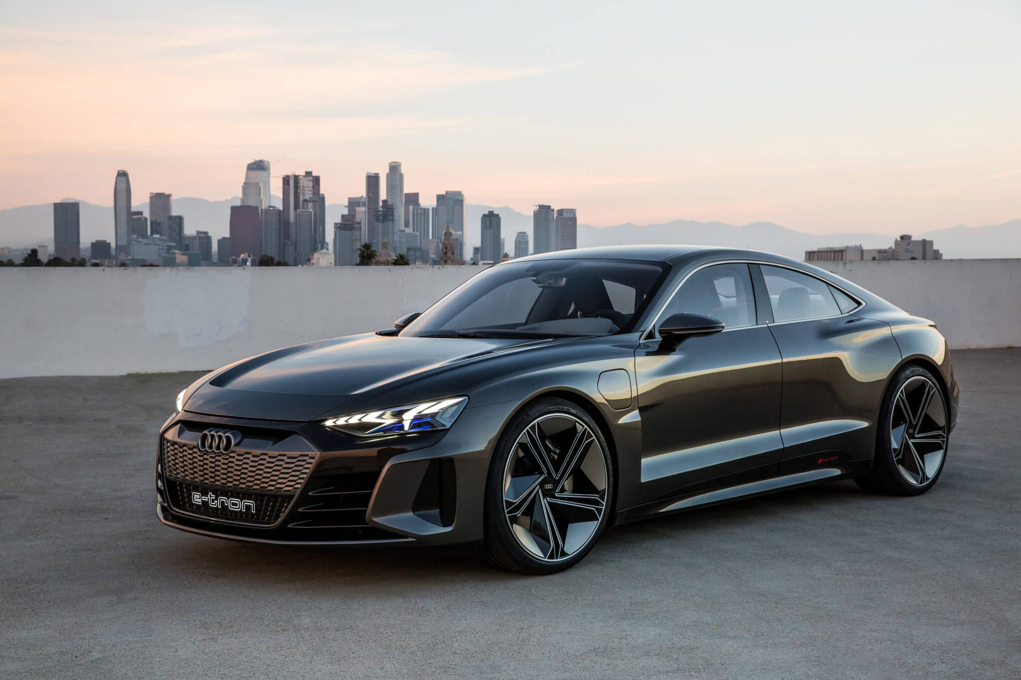 Audi Reveals All Electric e tron GT With 580hp and 250 Mile Range