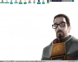 hl2deskie2.jpg