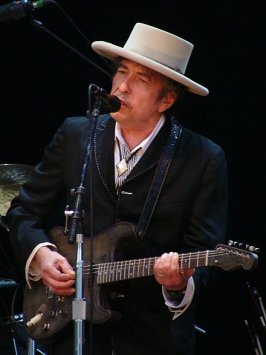 440px-Bob_Dylan_-_Azkena_Rock_Festival_2010_2.jpg