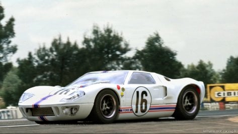 Ford-GT40-16-Scalextric.jpg