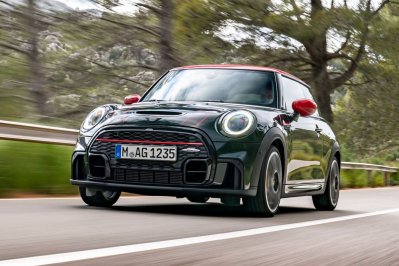 1-mini-jcw-2021-uk-lhd-fd-hero-front.jpg