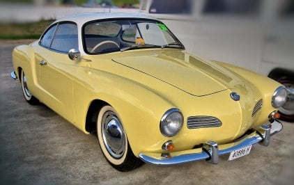 1200px-Volkswagen_Karmann-Ghia_Type_14_coupe_(6106019298).jpg