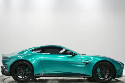Used-2025-Aston-Martin-Vantage-Carbon-Ceramic-Brakes-Racing-Line-Color-Carbon-InOut-1766089287.webp