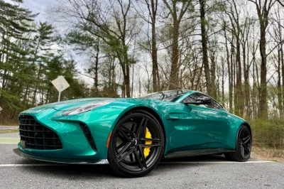 Podium_green_2025_Aston_Martin_Vantage_Coupe-.webp