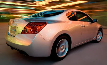 2009-nissan-altima-sedan-and-coupe-review-car-and-driver-photo-226117-s-original.webp