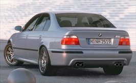 bmw_2000_m5_02.jpg