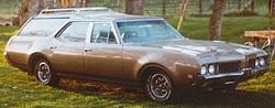 250px-1969_Vista_Cruiser_1.jpg