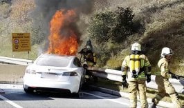Tesla-Model-S-fire-car-crash-motorway-868374.jpg