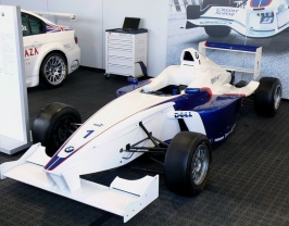 1200px-Formula_BMW_01.jpg