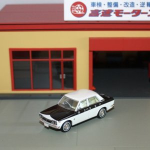 Nissan Bluebird 1400 DX (Sohgo Security Services)