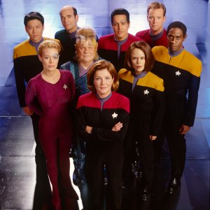 Voyager cast