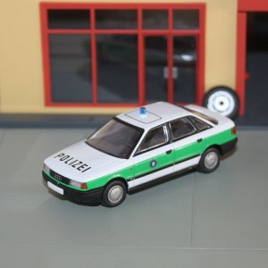 Audi 80 2.0E Police Car