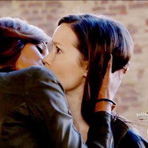 Castle 8x14 - Hayley Kisses Kendall in Studio Lot
