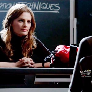 Castle 8x15 - Beckett Teaches Interrogation Techniques
