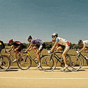(GIF) Mr. Bean casually overtakes tour cyclers