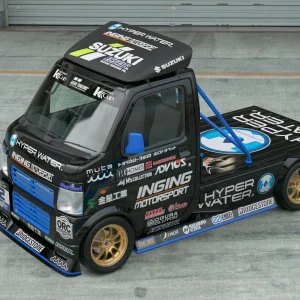 02_Hyper-Water-Inging_Race_Truck_Front.webp