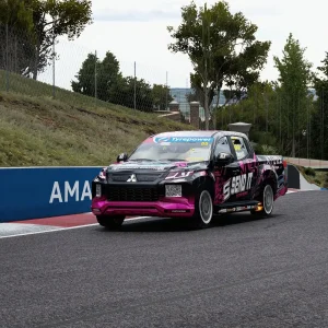 Screenshot_superutes_triton_ak_rt_bathurst_6-9-126-21-48-19.webp