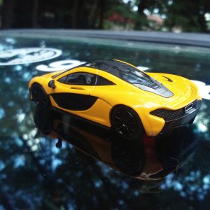 Kyosho 1/64 McLaren P1.