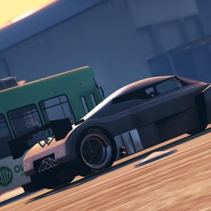 An airport coach meets the Annis RE-7B 5