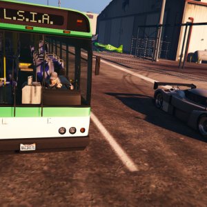 An airport coach meets the Annis RE-7B 2