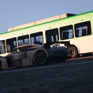An airport coach meets the Annis RE-7B 1