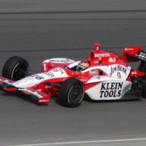 Irl-wheldon-holds-on-to-score-win-in-homestead